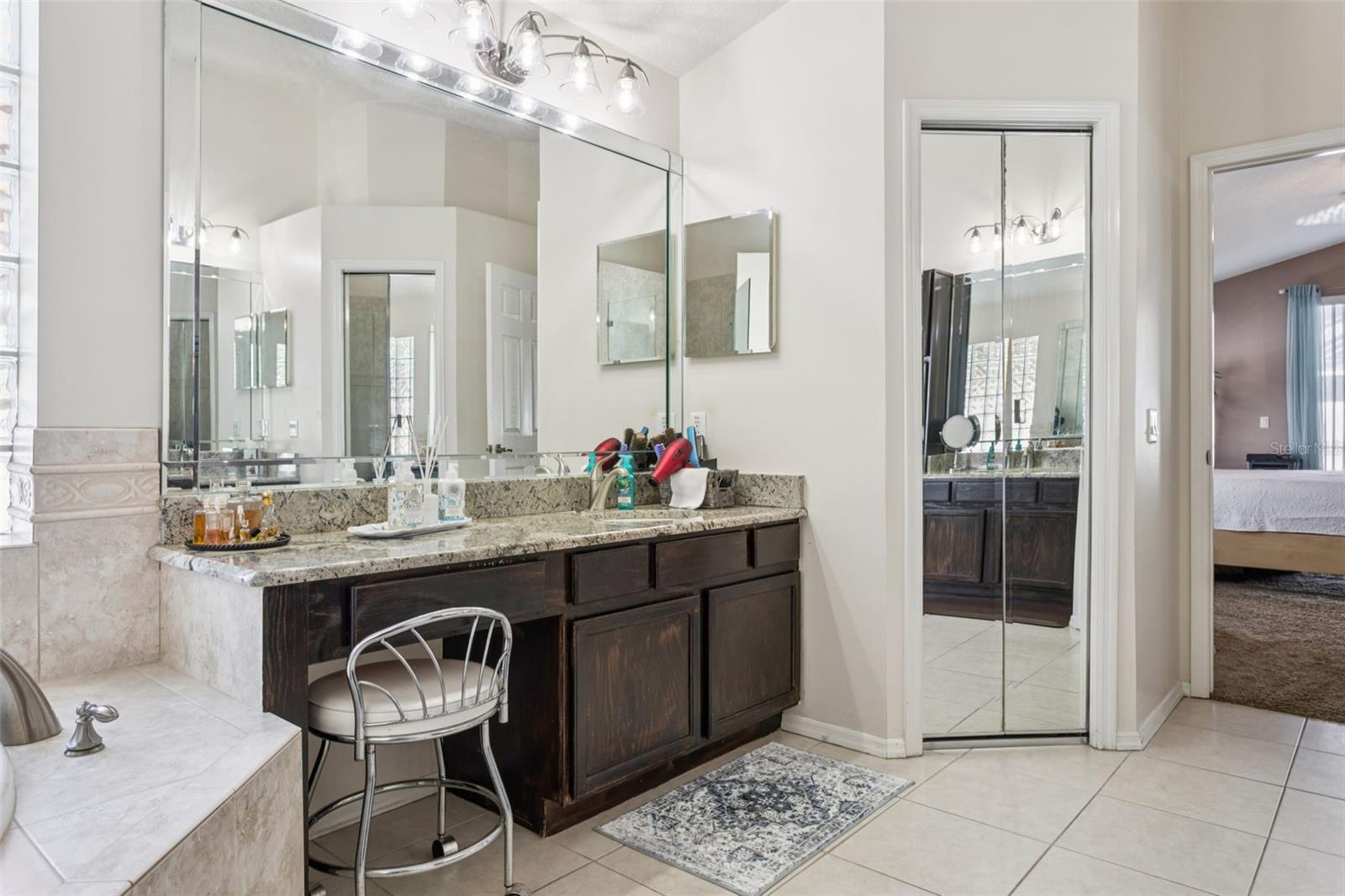 Listing photo id 30 for 10020 Cypress Shadow Avenue