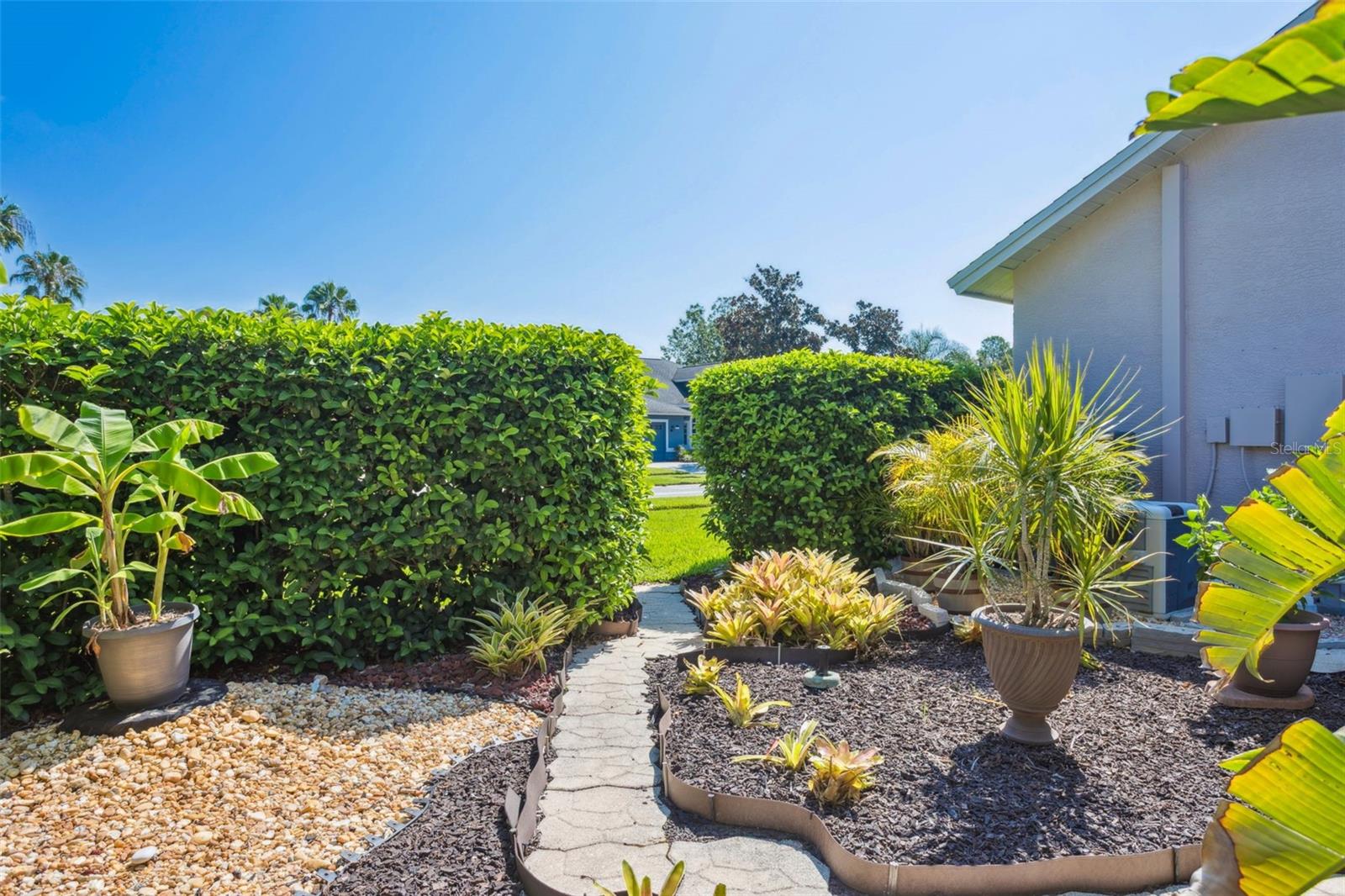 Listing photo id 39 for 10020 Cypress Shadow Avenue