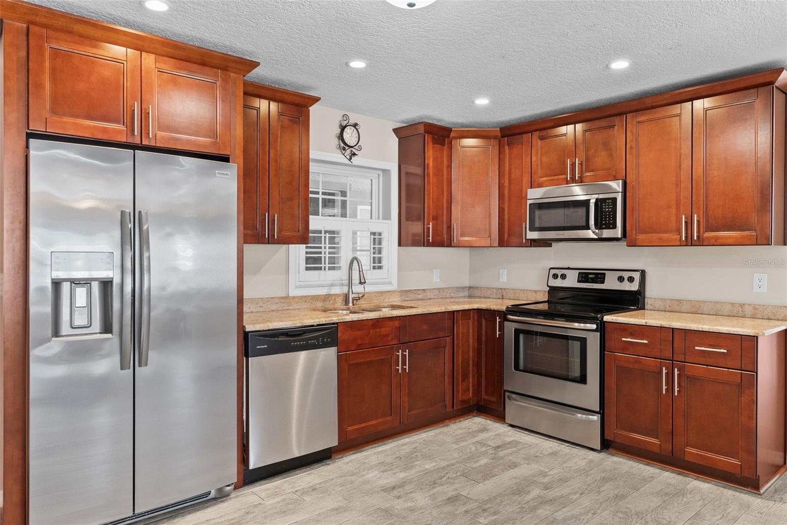 Image 11 of 31 For 2901 Paxton Avenue