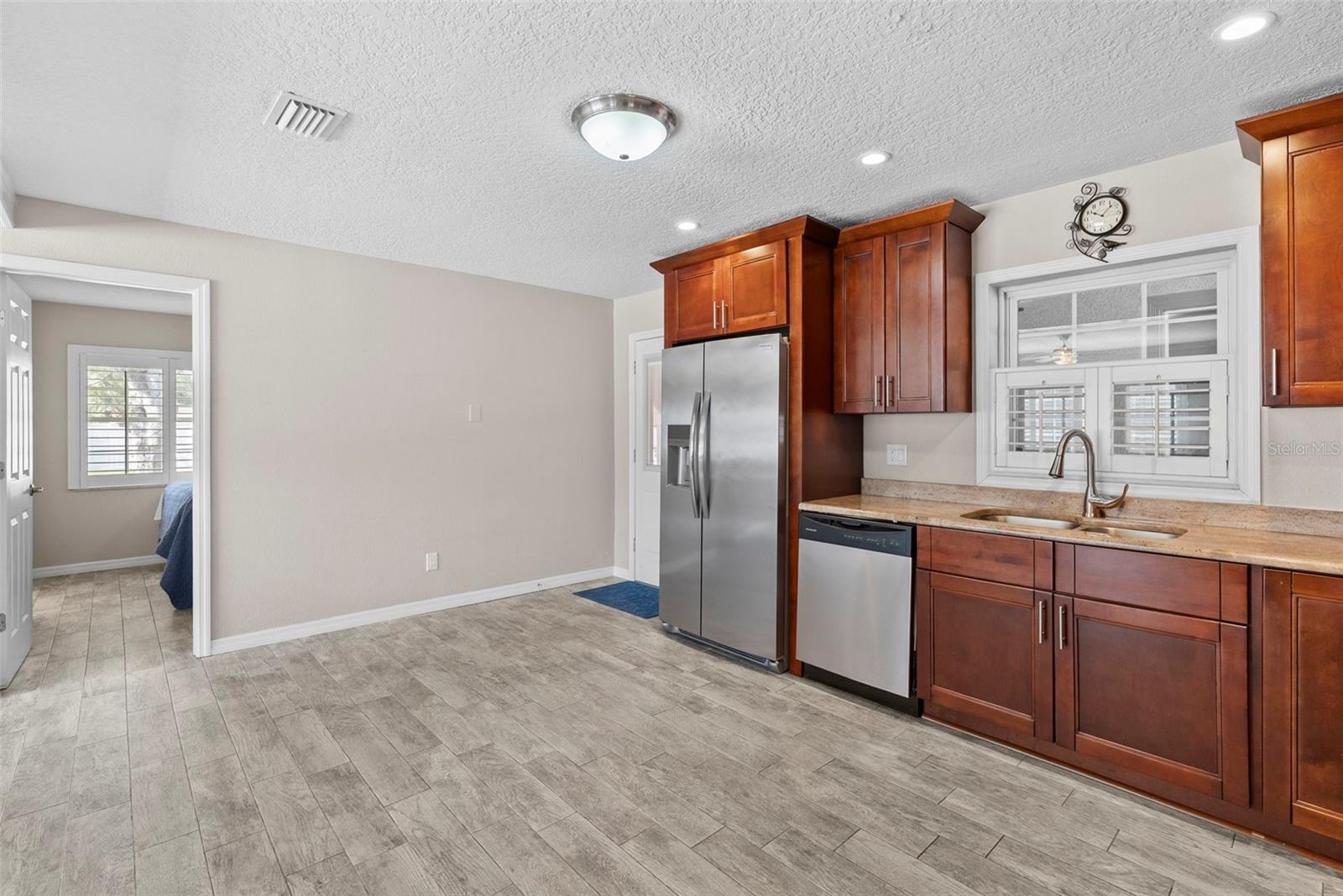 Image 14 of 31 For 2901 Paxton Avenue