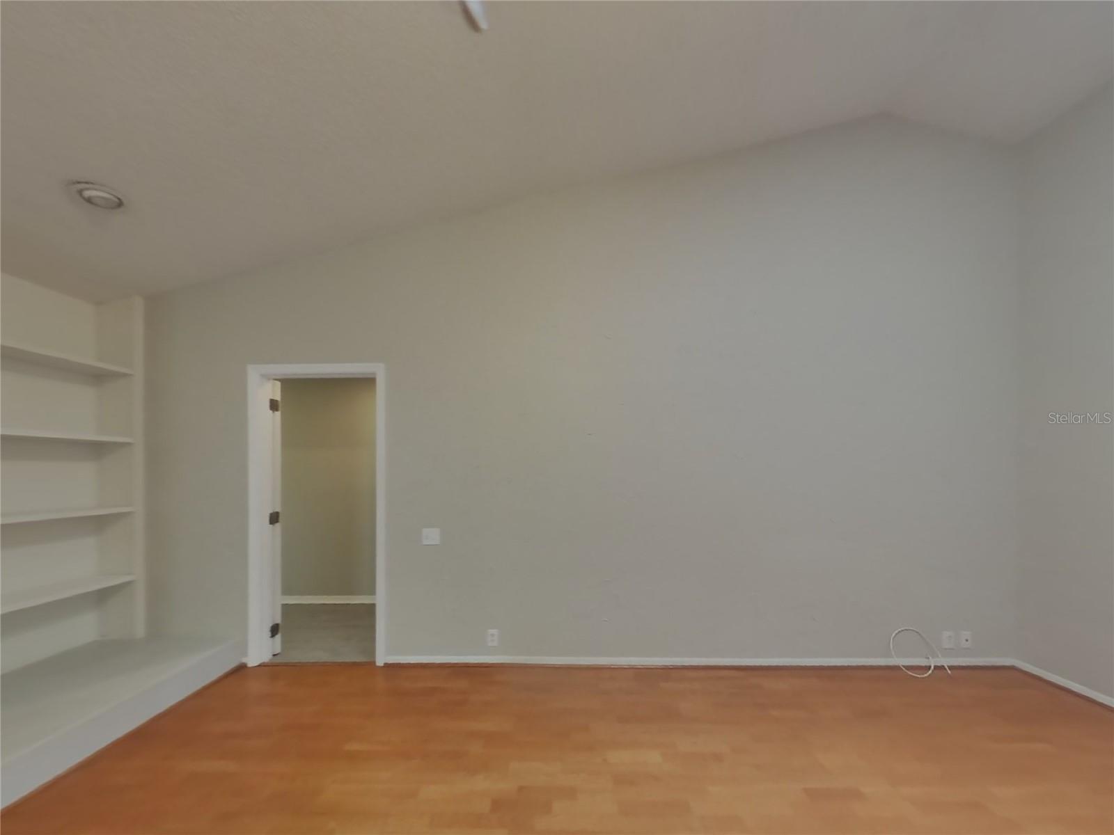 Image 4 of 28 For 16147 Vanderbilt Drive