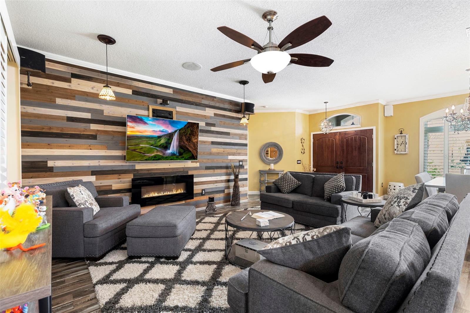 Listing photo id 11 for 8000 Baytree Drive