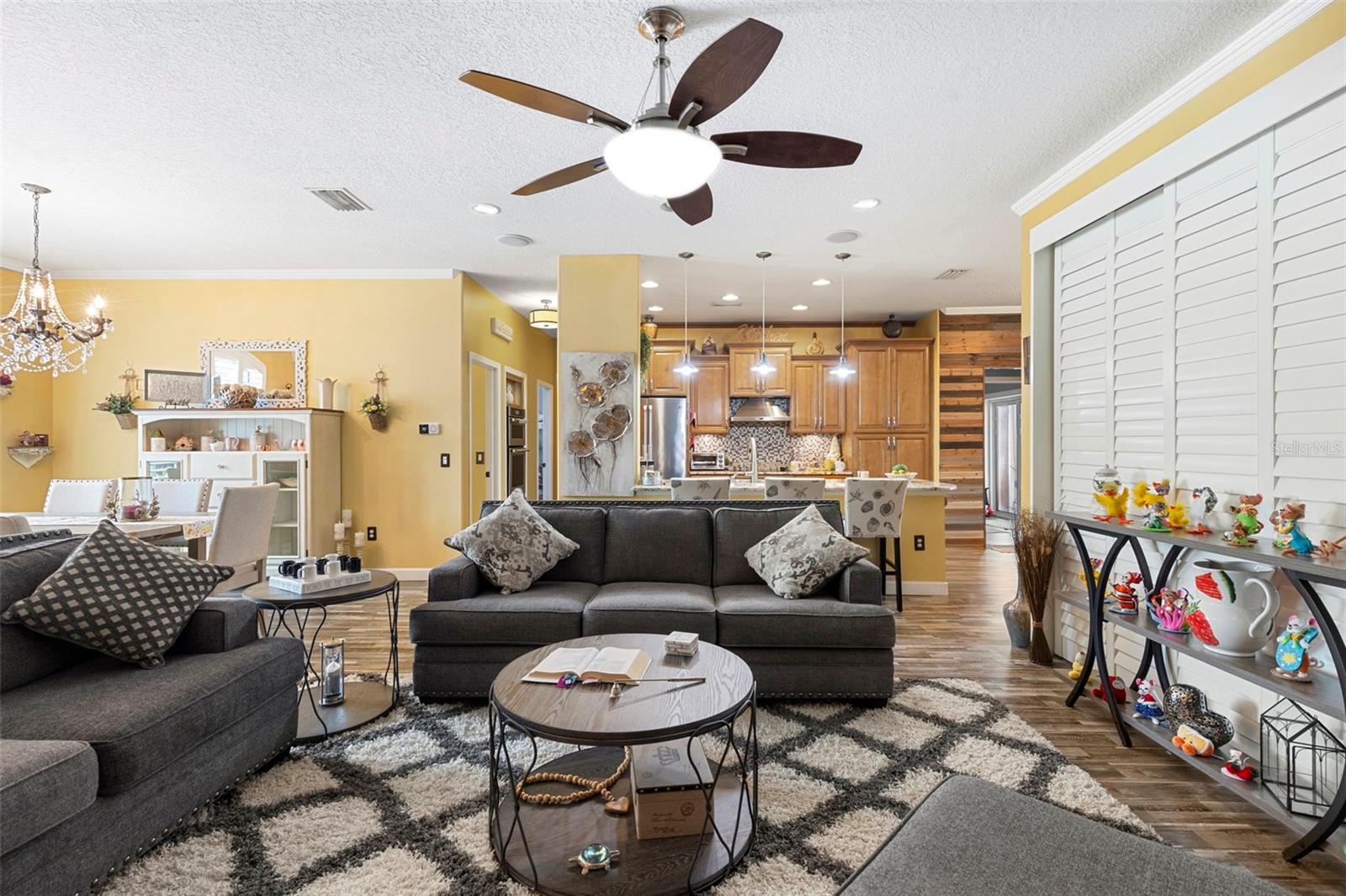 Listing photo id 12 for 8000 Baytree Drive