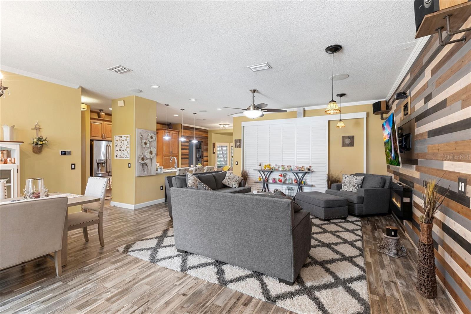 Listing photo id 14 for 8000 Baytree Drive