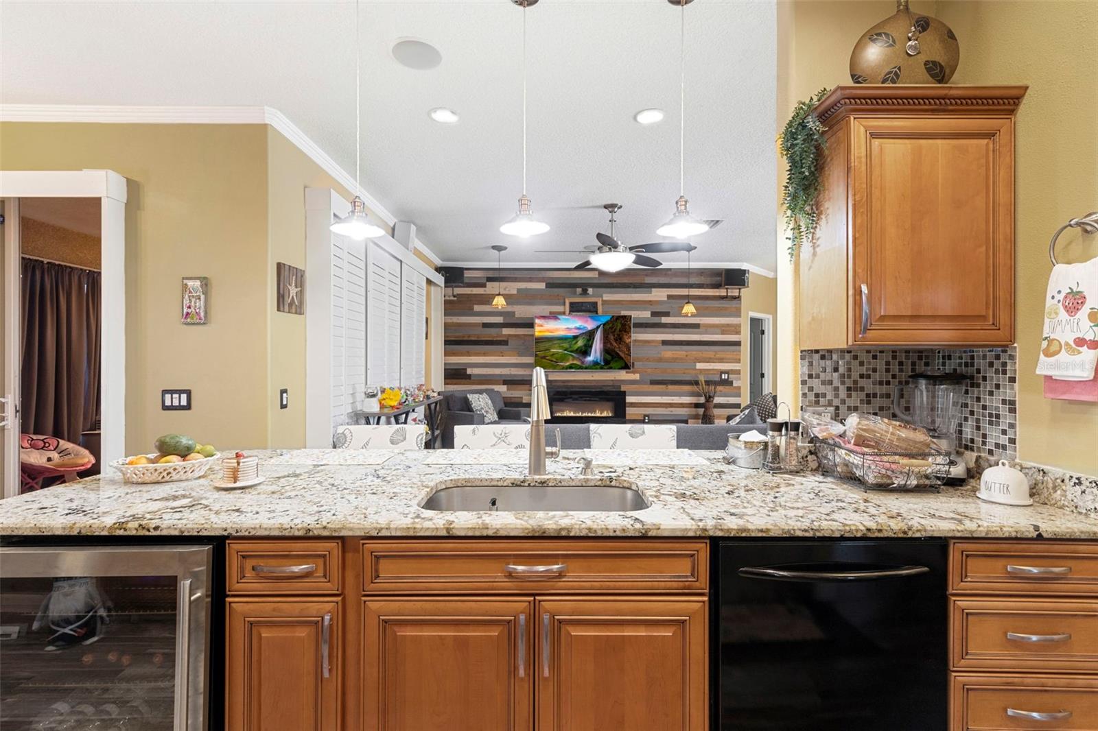 Listing photo id 16 for 8000 Baytree Drive