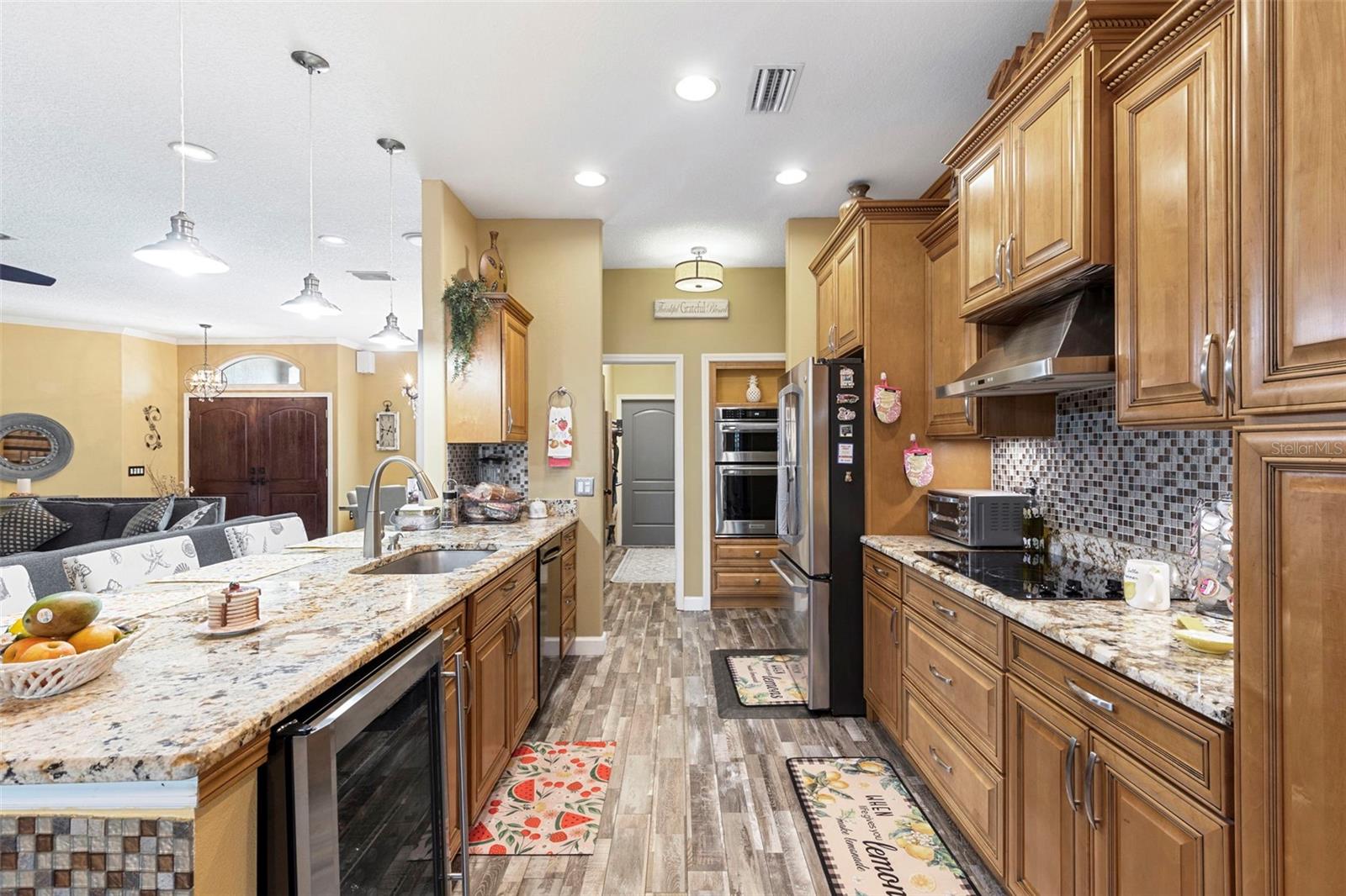 Listing photo id 17 for 8000 Baytree Drive