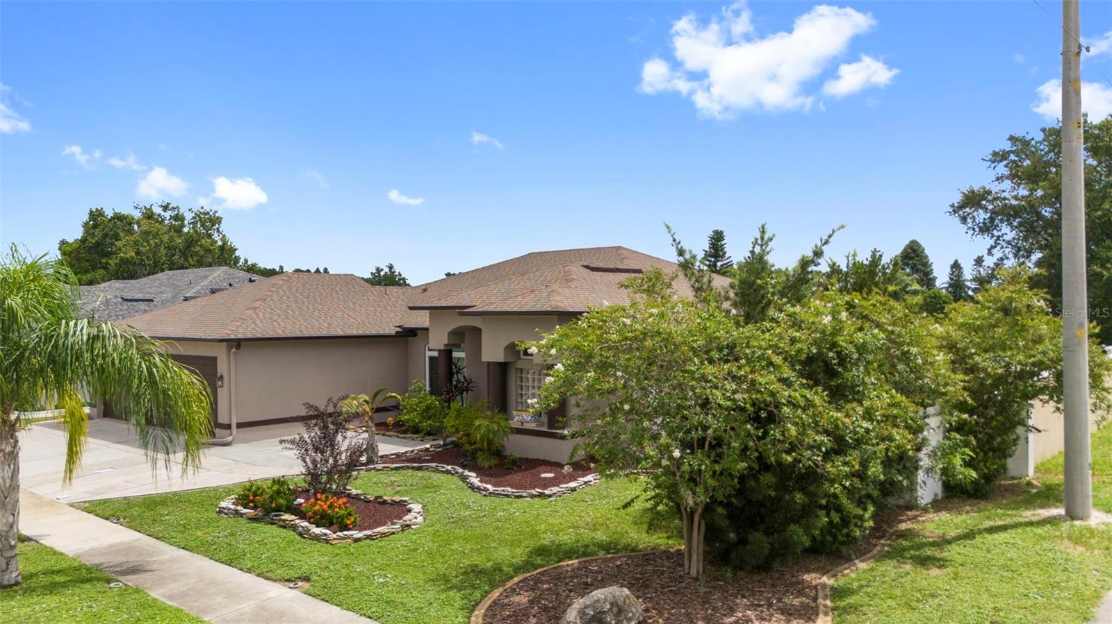 Listing photo id 0 for 8000 Baytree Drive