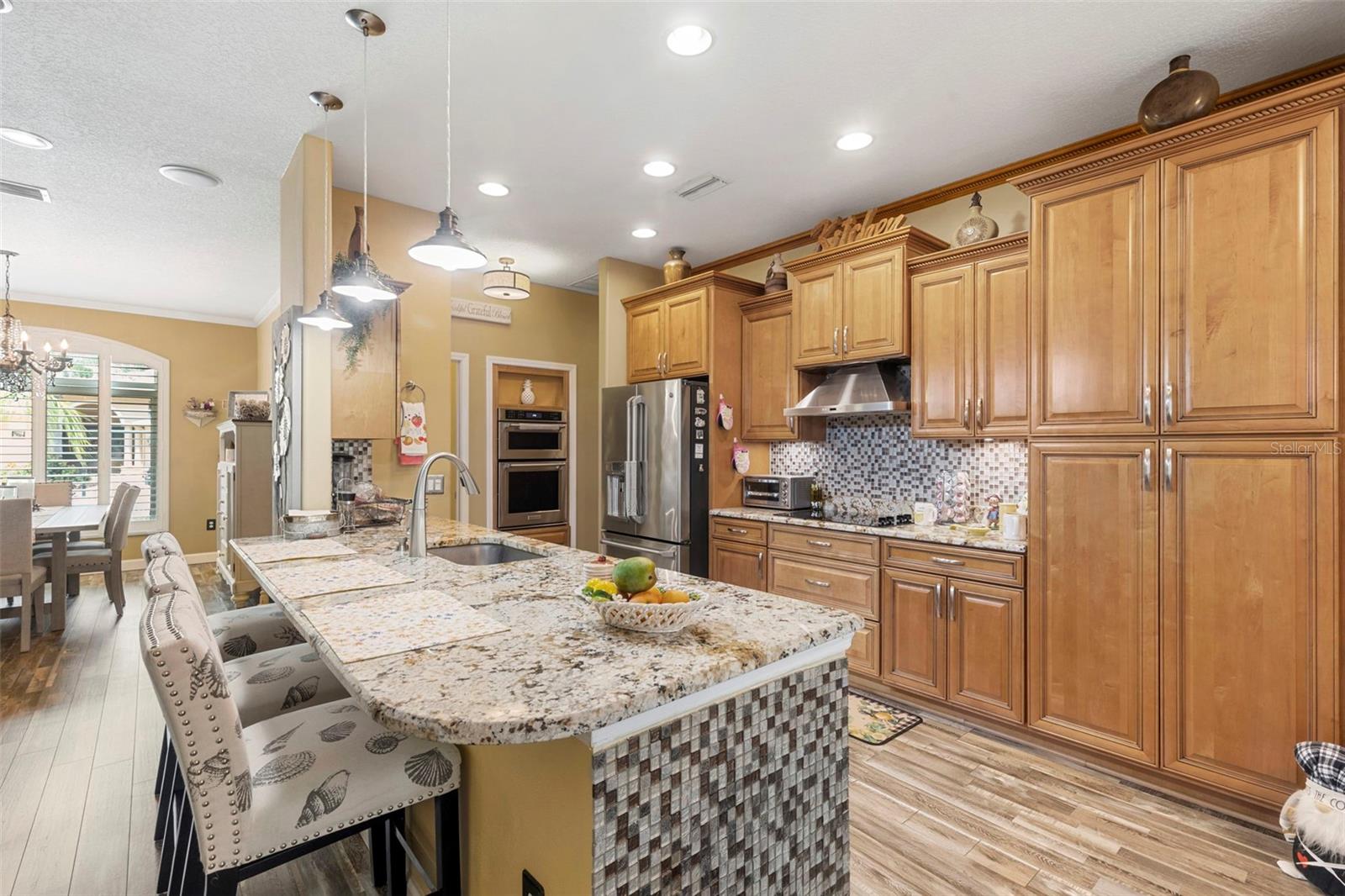 Listing photo id 19 for 8000 Baytree Drive