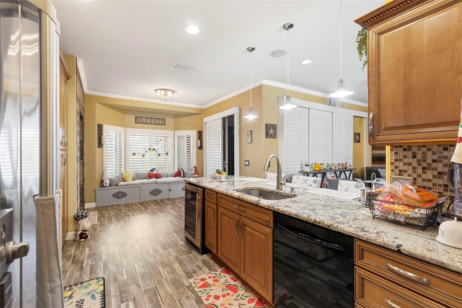 Listing photo id 21 for 8000 Baytree Drive