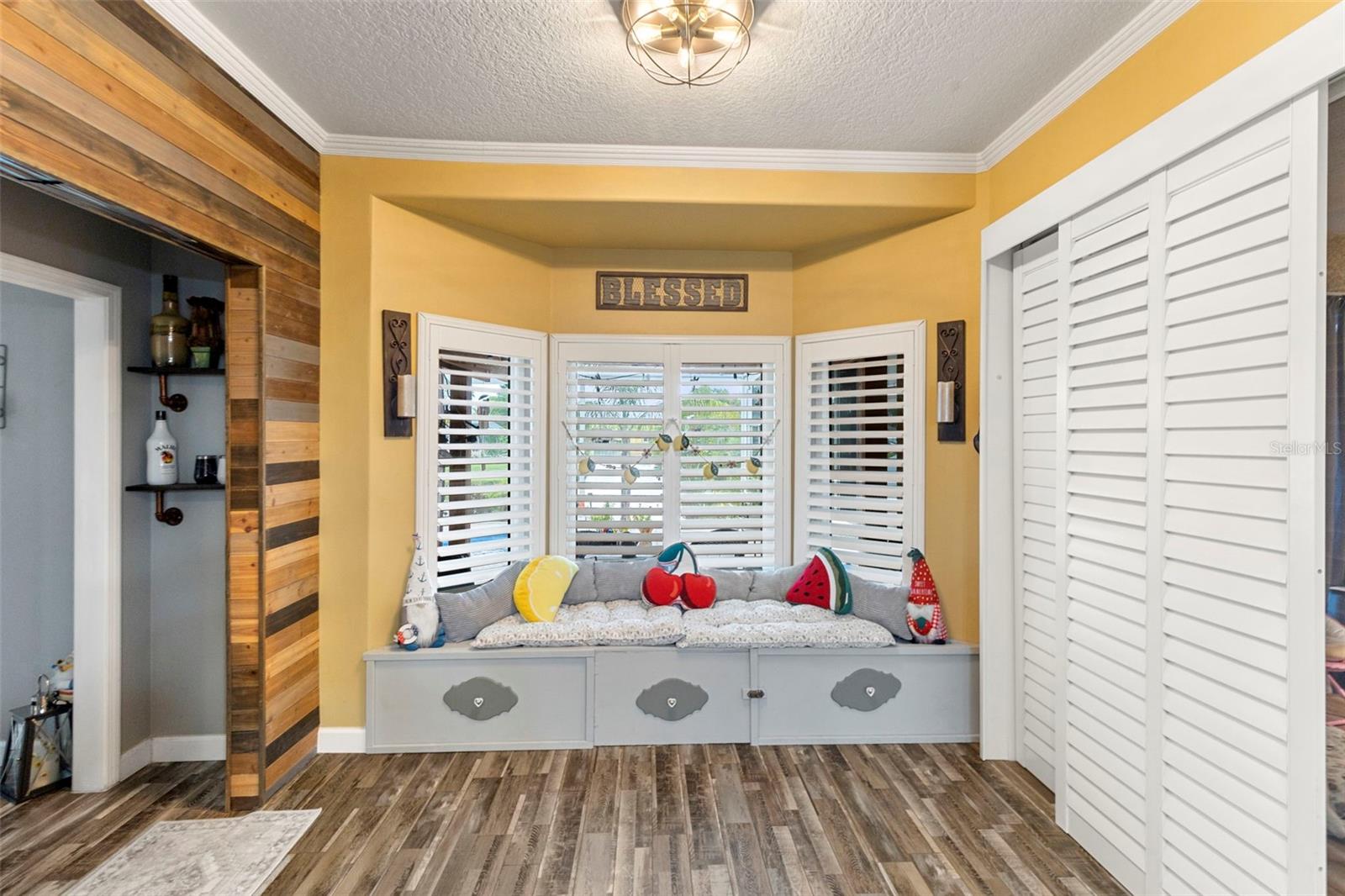 Listing photo id 23 for 8000 Baytree Drive