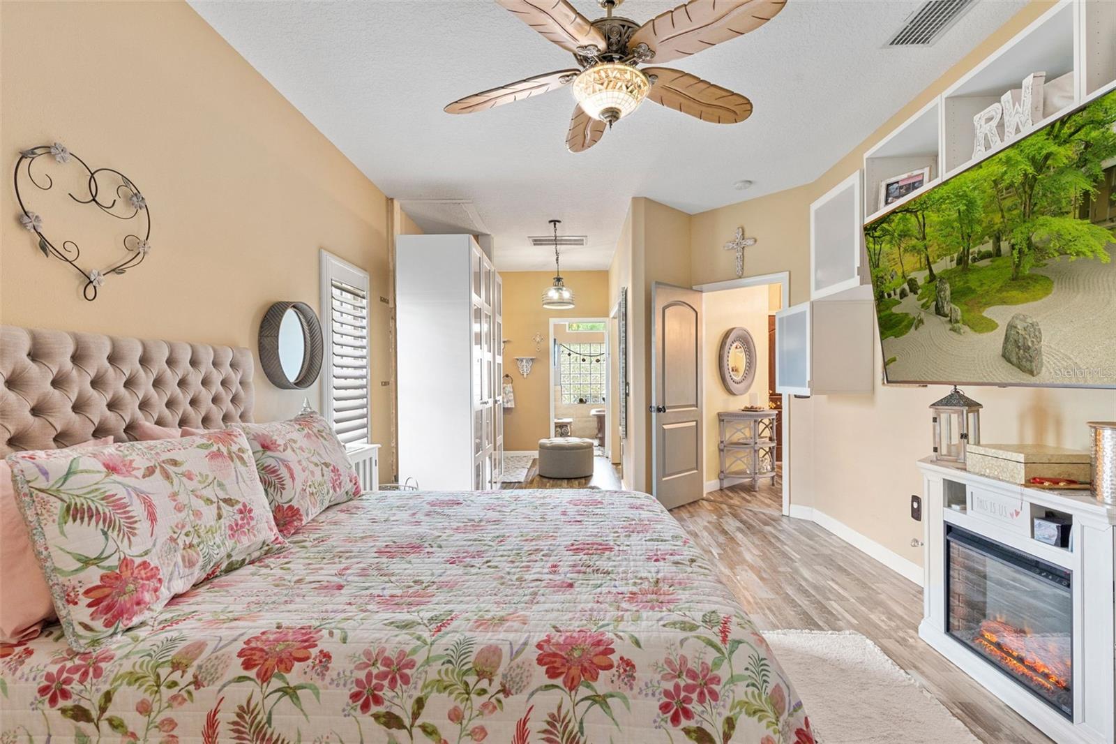 Listing photo id 30 for 8000 Baytree Drive