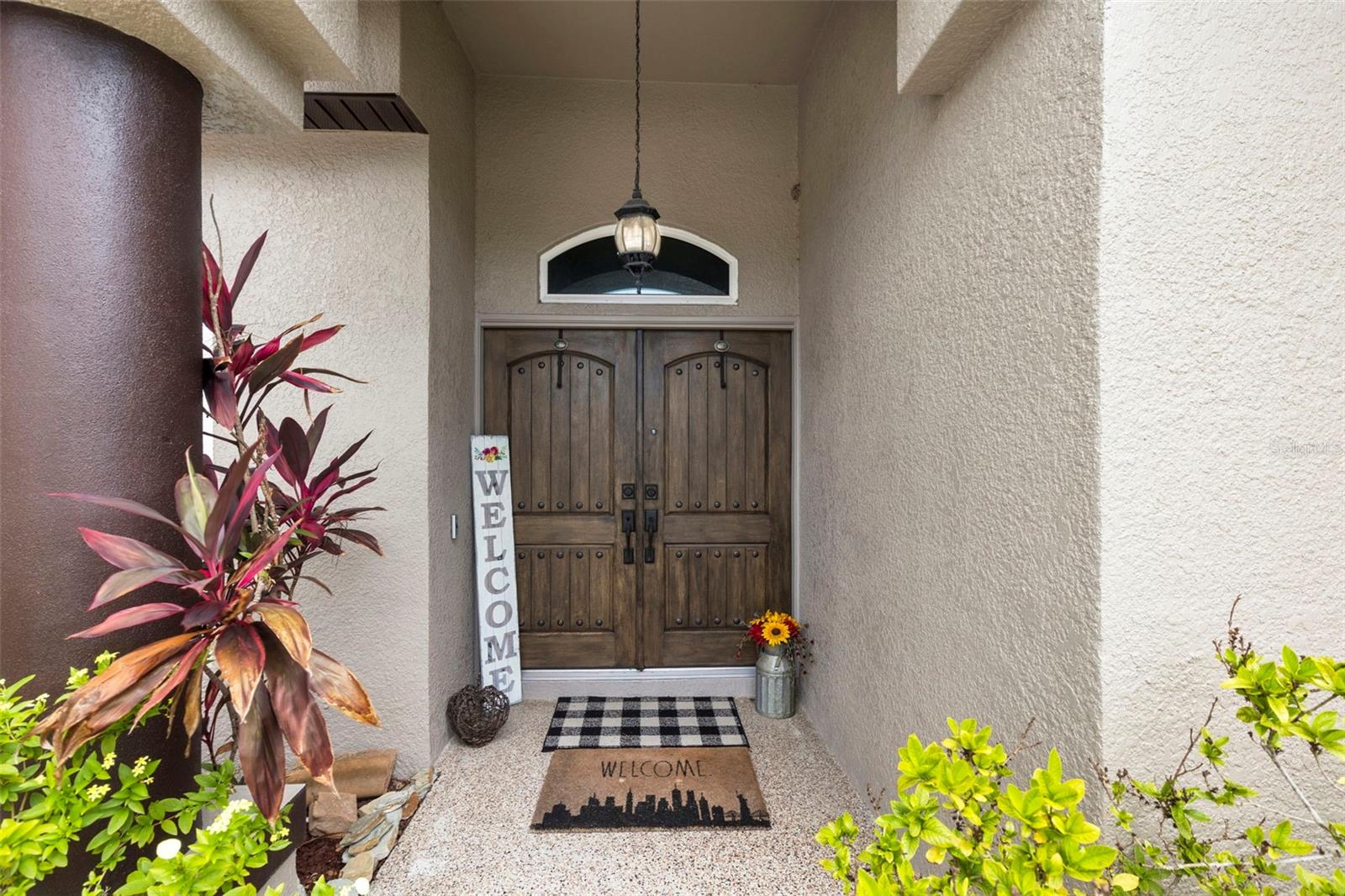 Listing photo id 2 for 8000 Baytree Drive