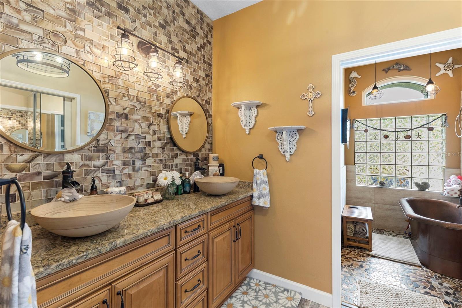 Listing photo id 38 for 8000 Baytree Drive