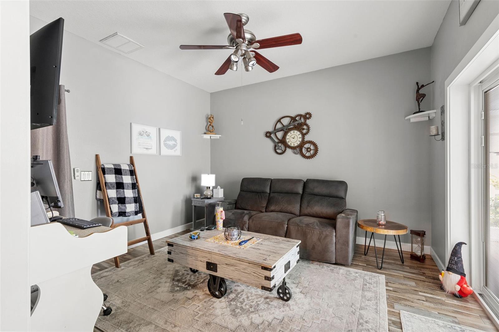 Listing photo id 41 for 8000 Baytree Drive
