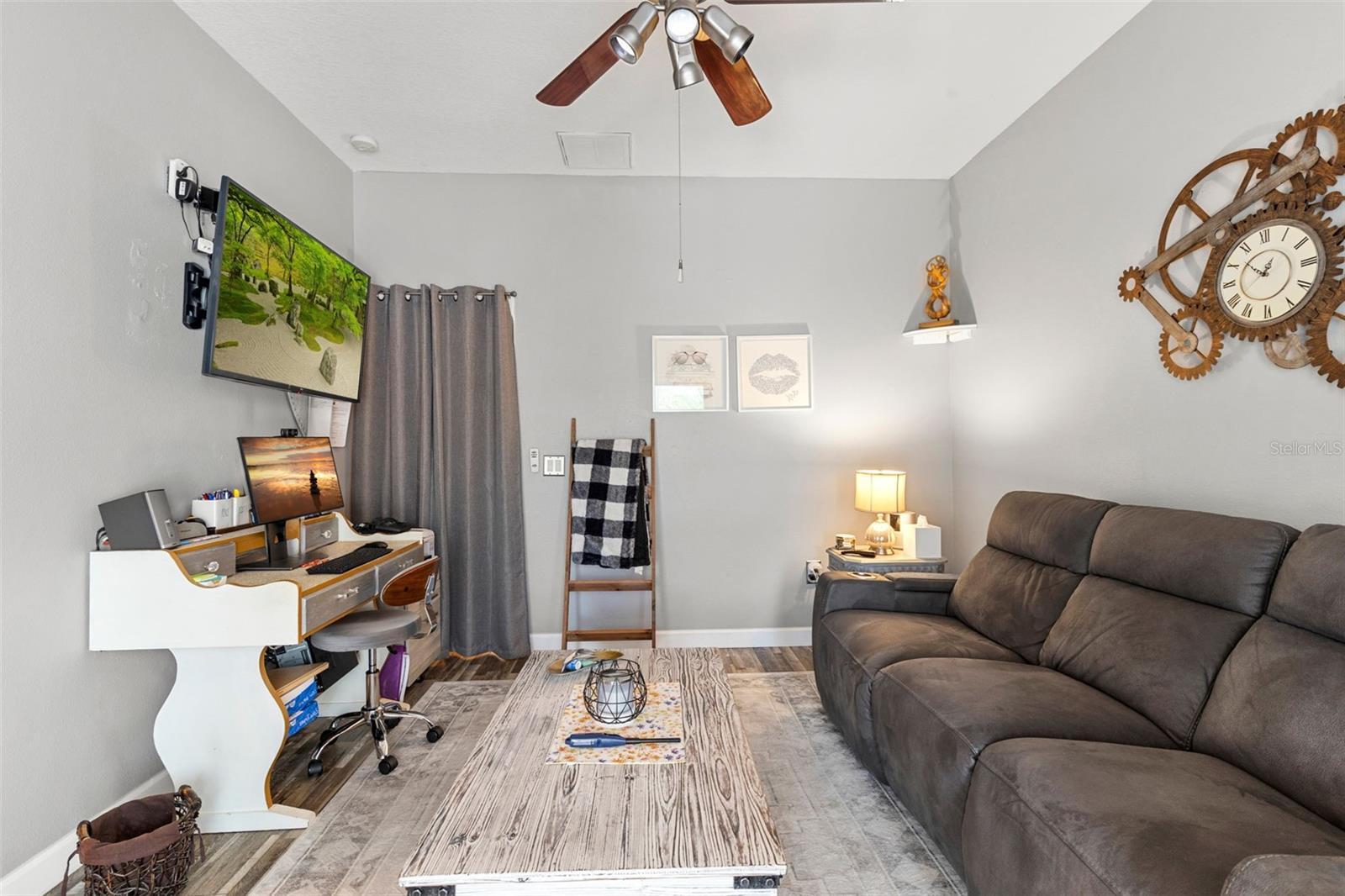 Listing photo id 43 for 8000 Baytree Drive