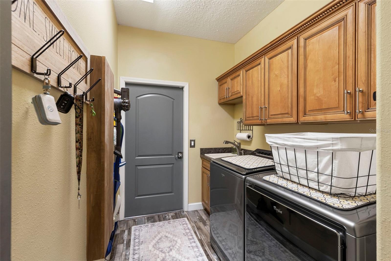 Listing photo id 45 for 8000 Baytree Drive