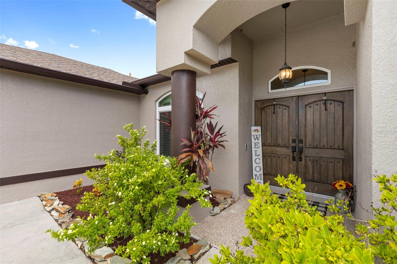 Listing photo id 3 for 8000 Baytree Drive