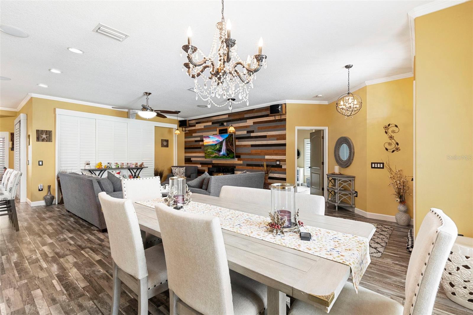 Listing photo id 49 for 8000 Baytree Drive