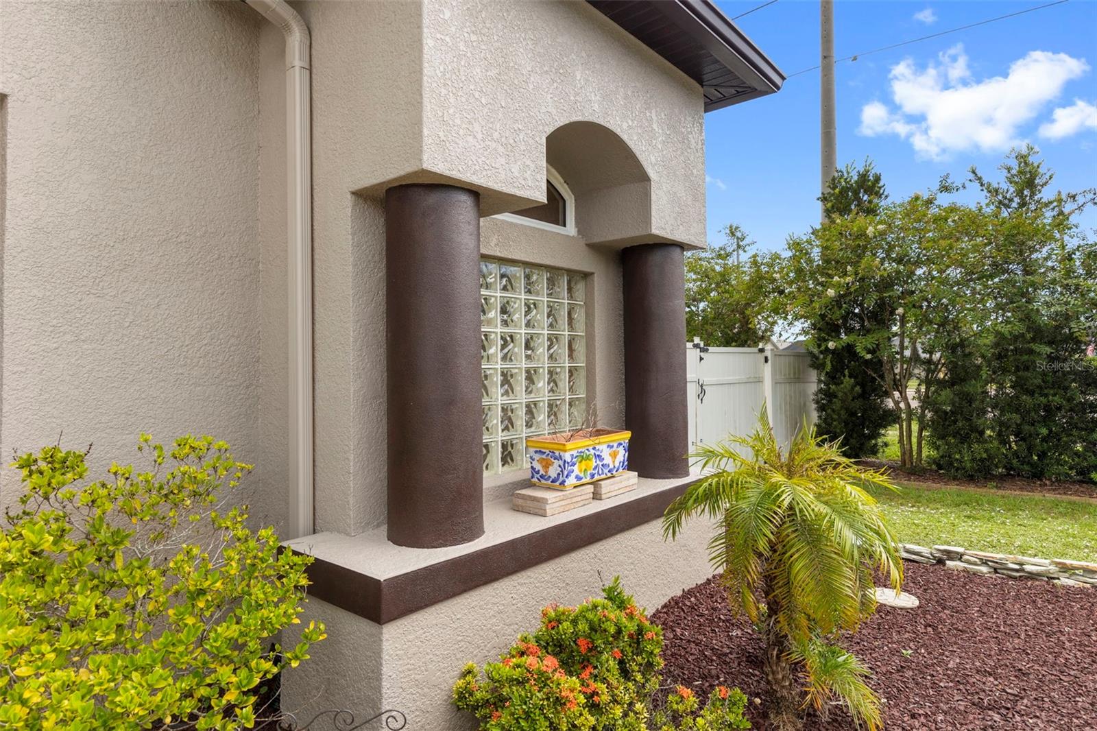 Listing photo id 4 for 8000 Baytree Drive