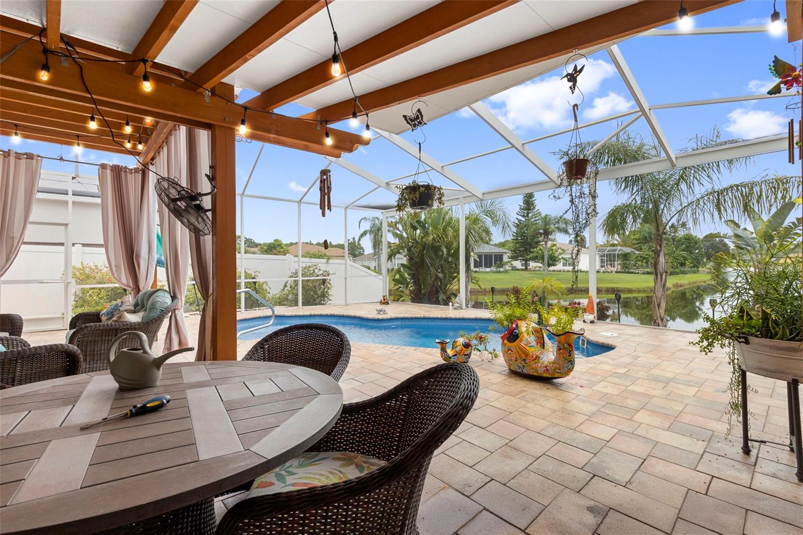 Listing photo id 64 for 8000 Baytree Drive