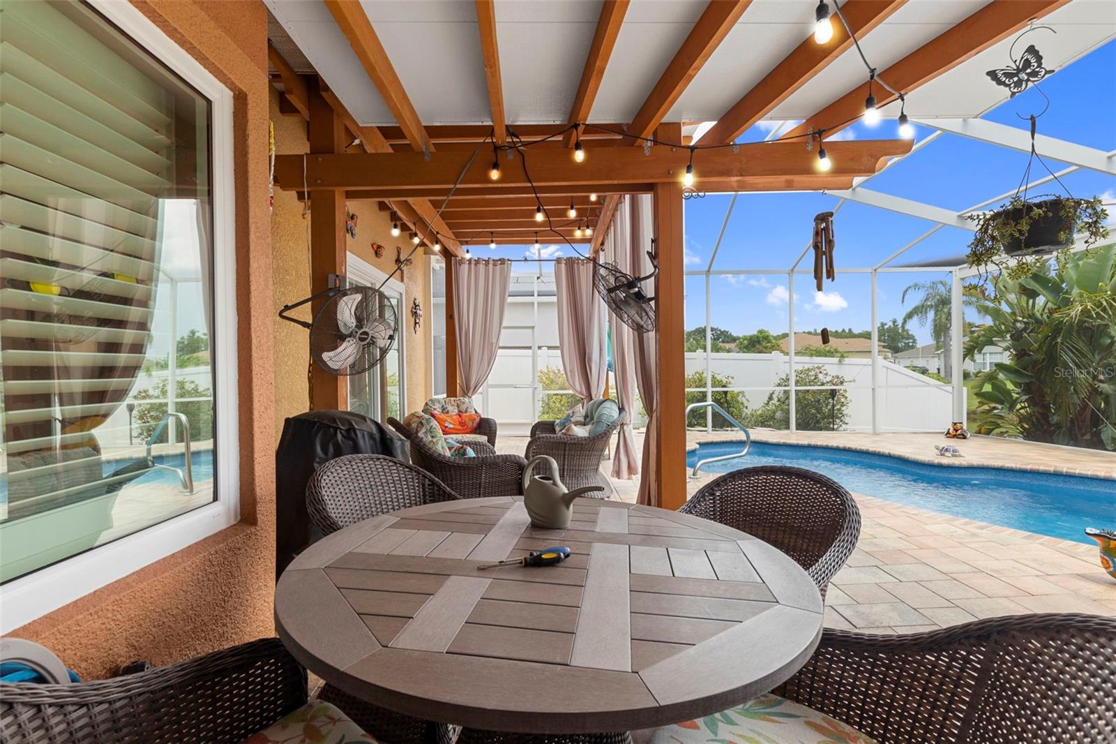 Listing photo id 65 for 8000 Baytree Drive