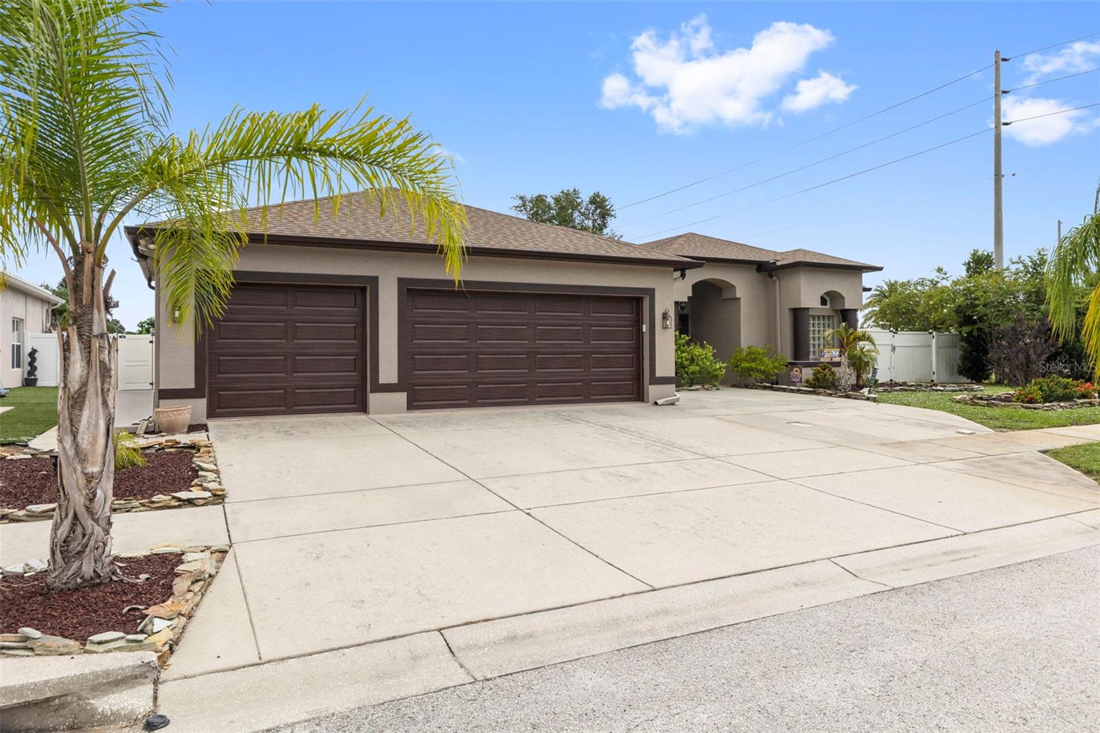 Listing photo id 69 for 8000 Baytree Drive