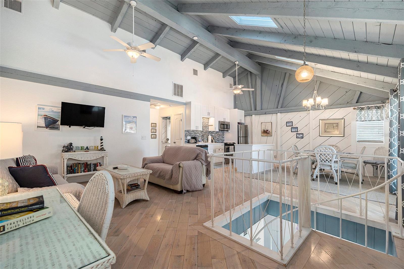Image 11 of 65 For 8425 Gulf Boulevard