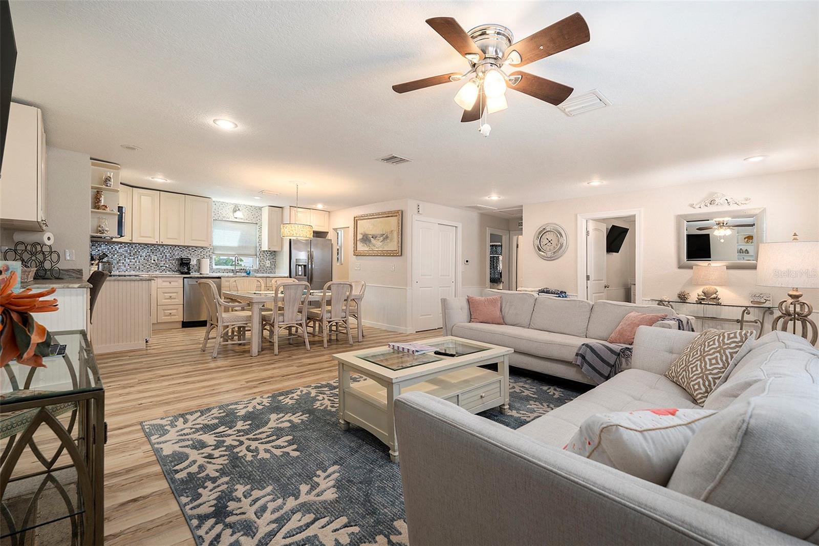 Image 21 of 65 For 8425 Gulf Boulevard