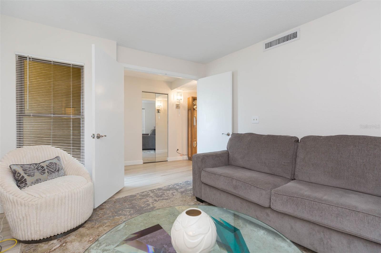 Image 16 of 39 For 4450 Gulf Boulevard 104