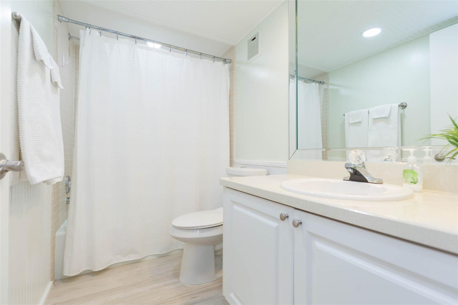 Image 18 of 39 For 4450 Gulf Boulevard 104