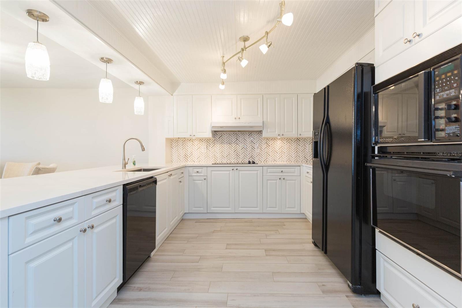 Image 6 of 39 For 4450 Gulf Boulevard 104