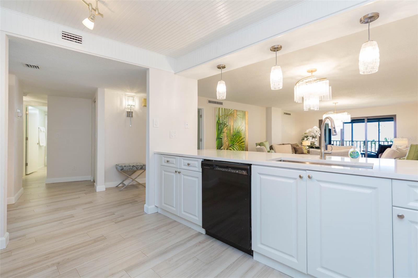 Image 8 of 39 For 4450 Gulf Boulevard 104