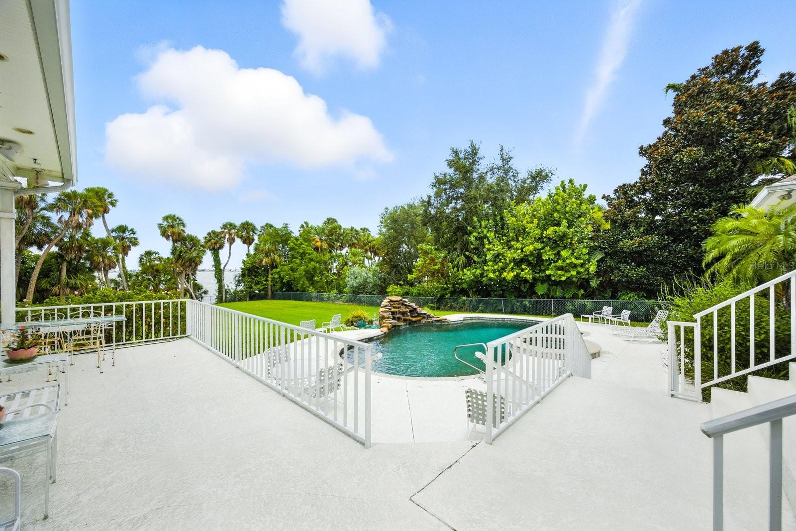Image 15 of 50 For 228 Bluff View Drive