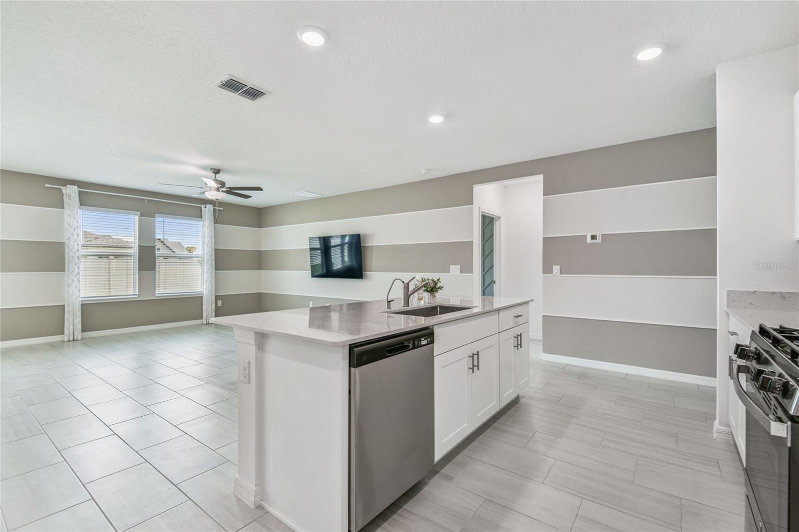 Image 16 of 84 For 35127 Brackett Bend