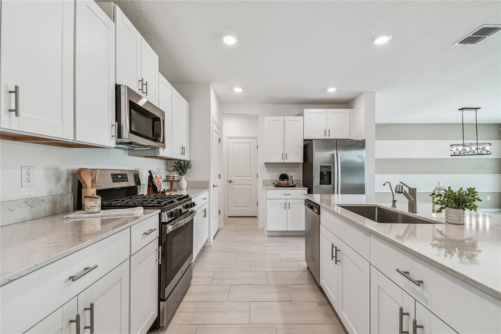 Image 17 of 84 For 35127 Brackett Bend