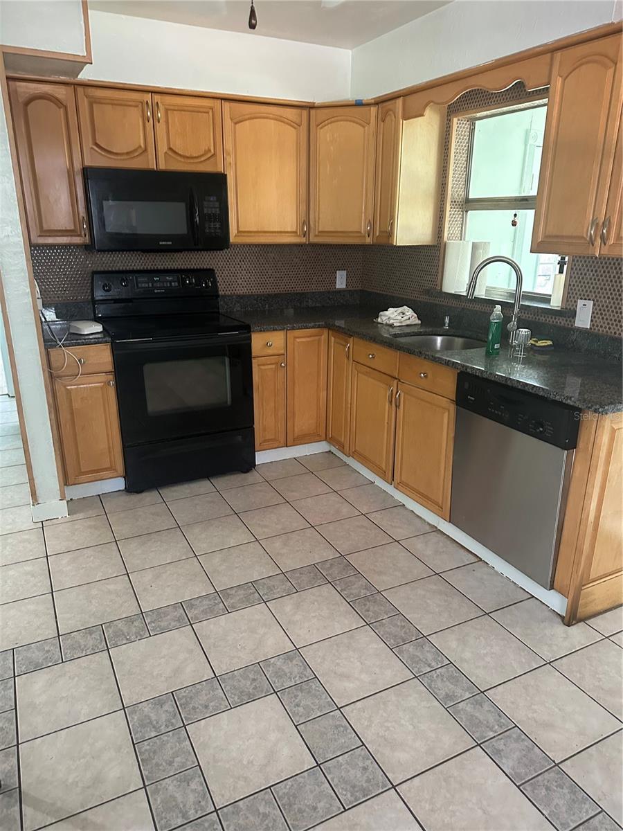 Image 3 of 8 For 5460 98th Avenue N