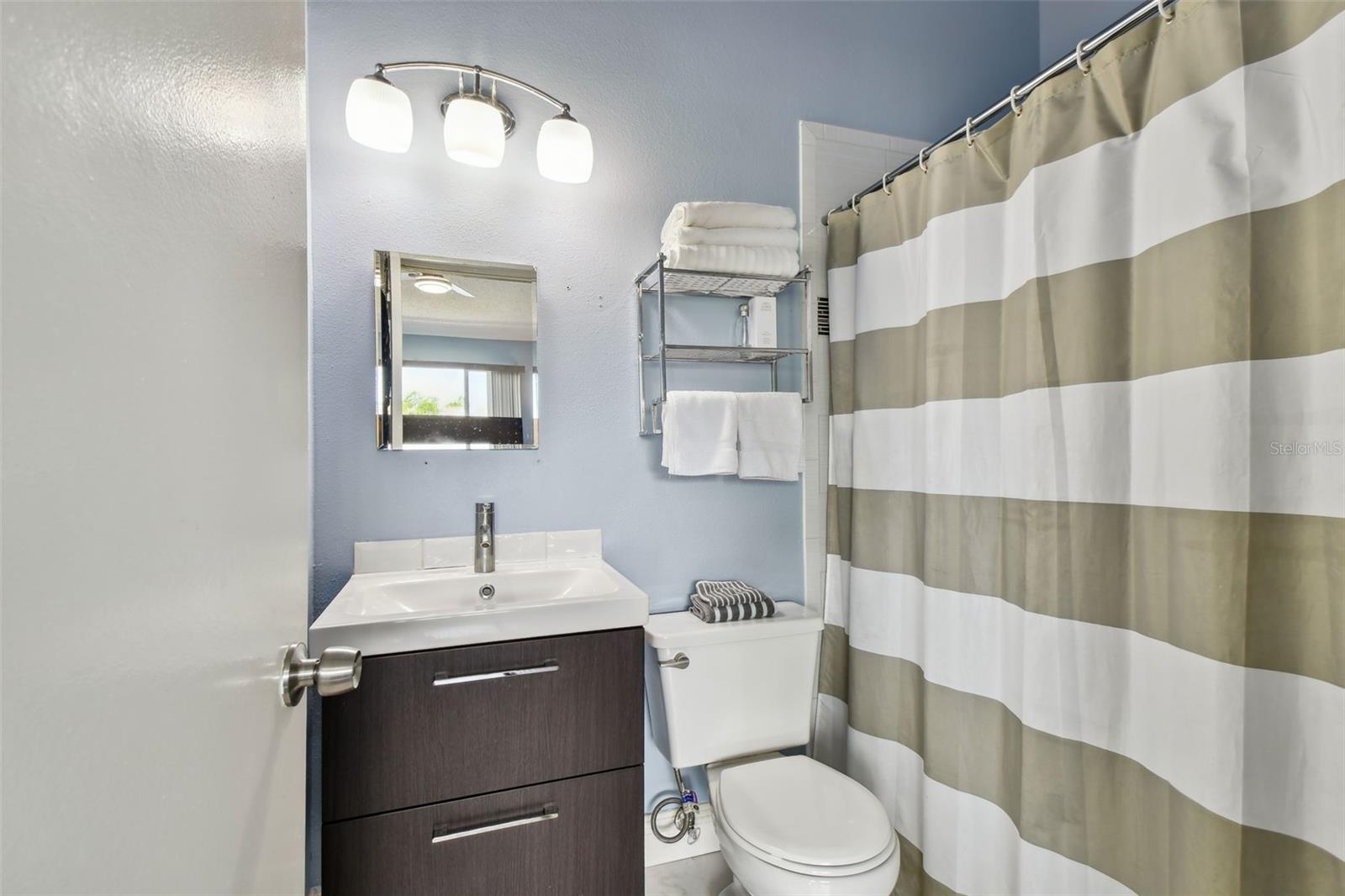 Image 40 of 99 For 6029 Bayside Key Drive