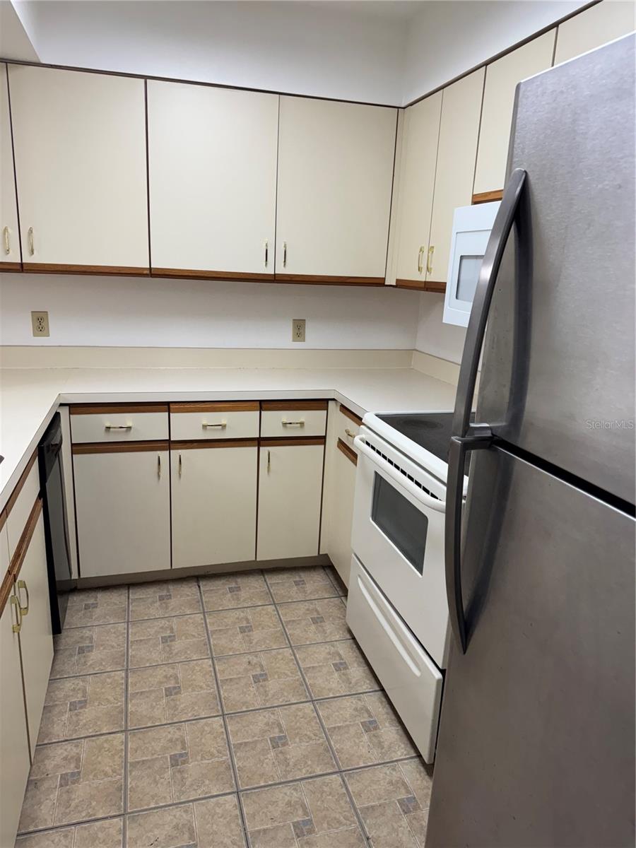 Listing photo id 1 for 2333 Feather Sound Drive A106