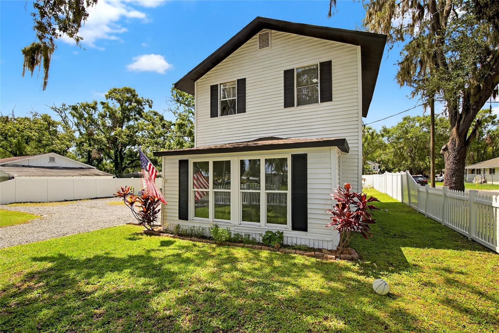 Image 3 of 67 For 1607 Granfield Avenue