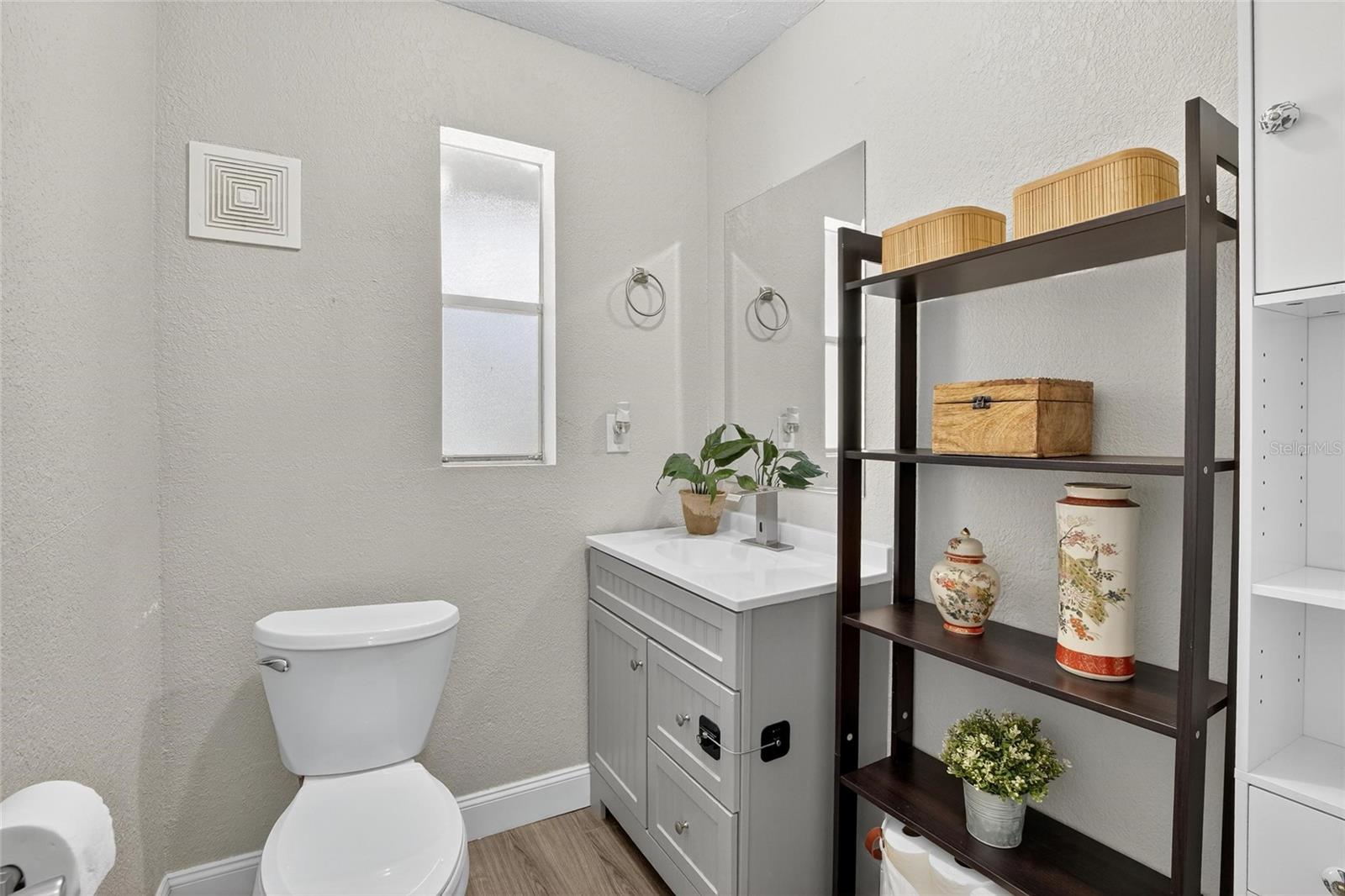 Image 40 of 67 For 1607 Granfield Avenue