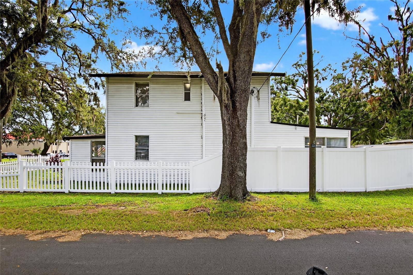 Image 5 of 67 For 1607 Granfield Avenue