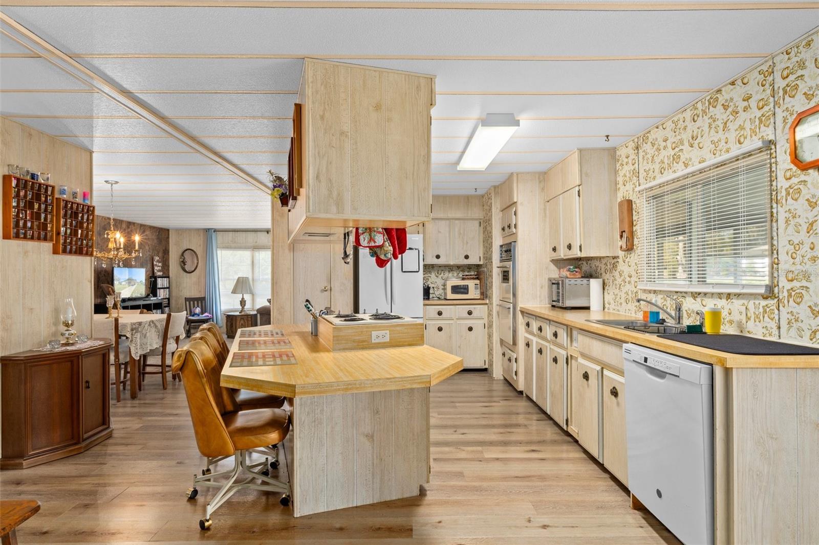 Image 16 of 32 For 8715 Highpoint Boulevard