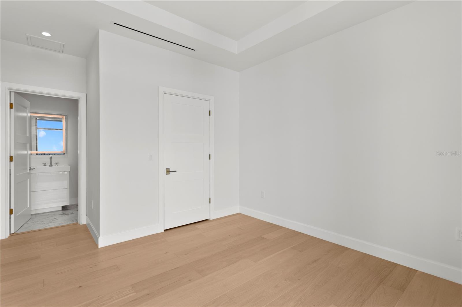 Image 41 of 53 For 126 4th Avenue Ne 1201