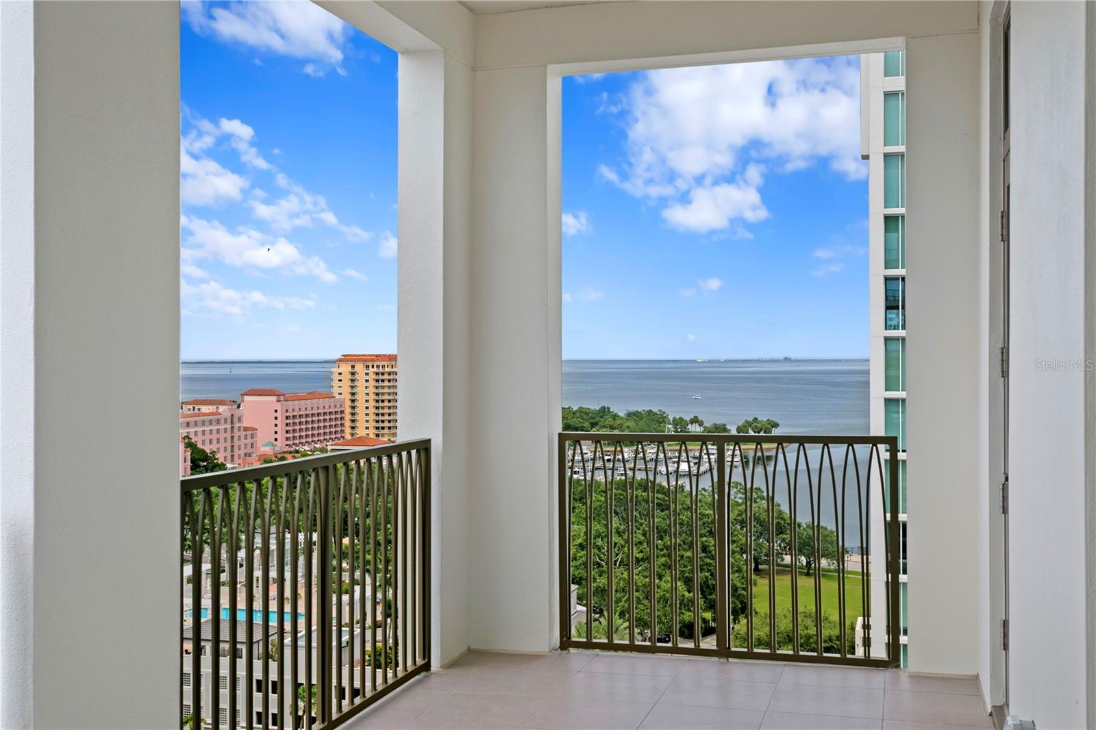 Image 44 of 53 For 126 4th Avenue Ne 1201