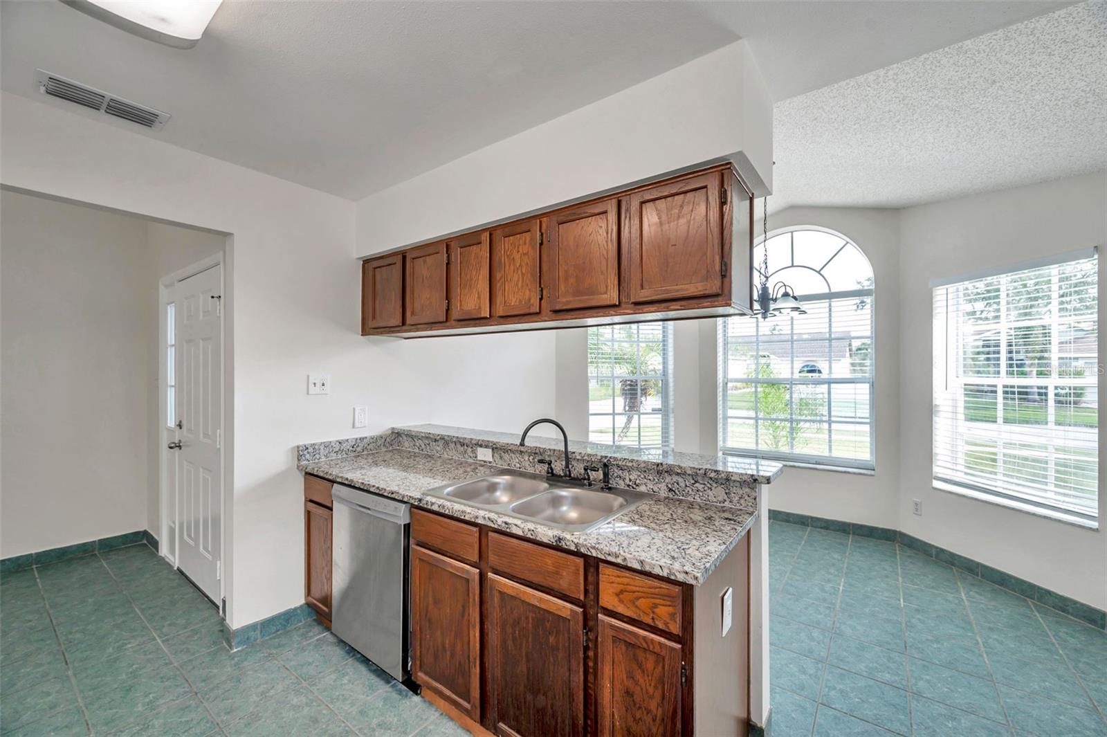 Image 10 of 44 For 1510 Vernon Court