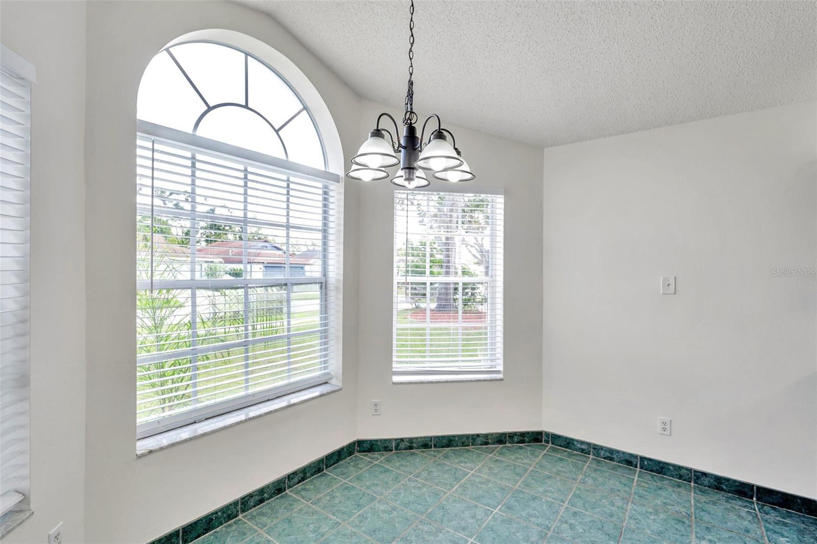 Image 13 of 44 For 1510 Vernon Court