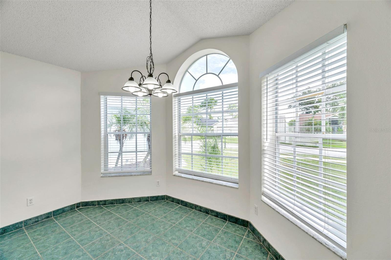 Image 14 of 44 For 1510 Vernon Court