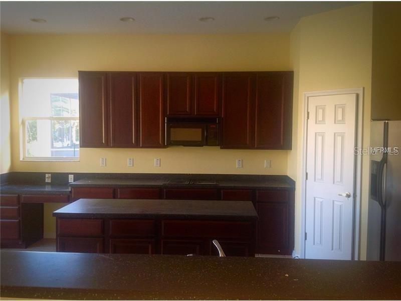 Listing photo id 9 for 23241 Abercorn Lane