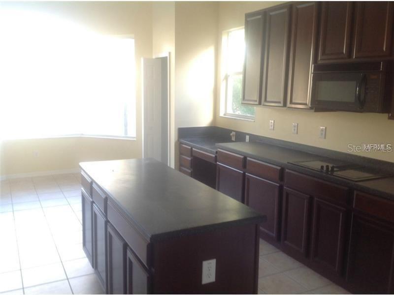 Listing photo id 10 for 23241 Abercorn Lane