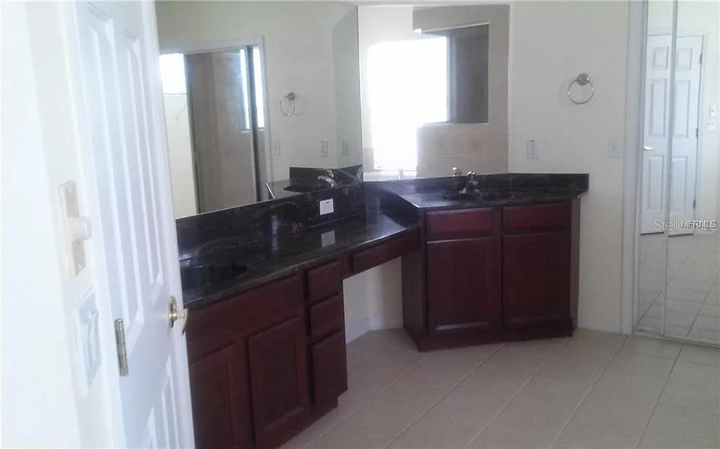 Listing photo id 17 for 23241 Abercorn Lane